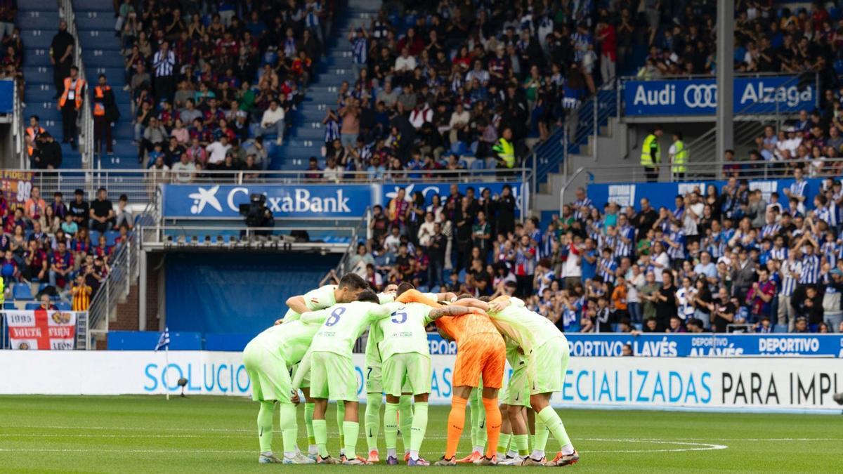 El FC Barcelona, líder de la Liga, ganó ante el Alavés