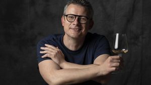 Santi Rivas, divulgador de vino a través de redes sociales (@colectivodecantado).