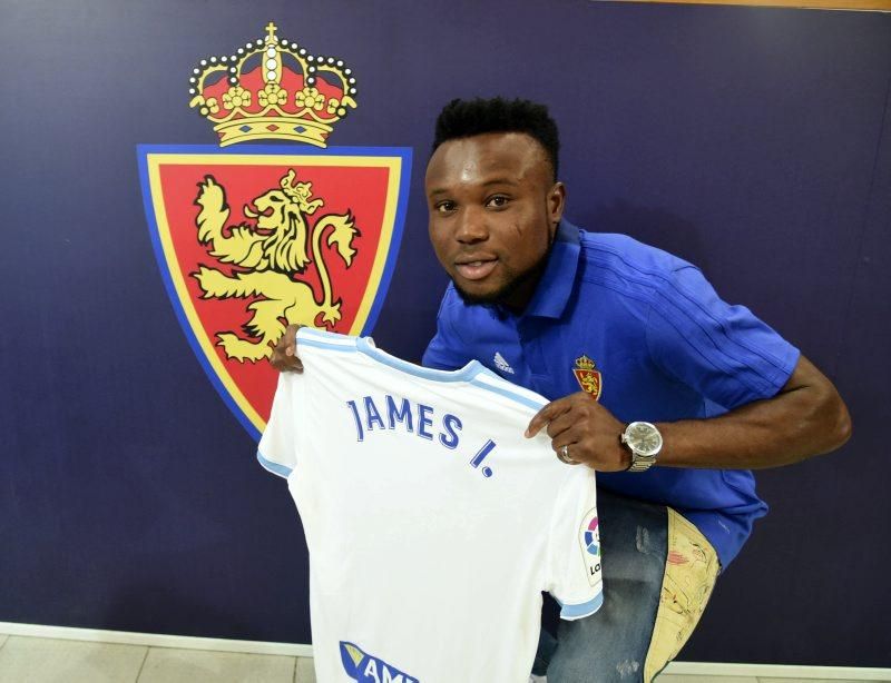 Fotos de la presentación de James Igkebeme