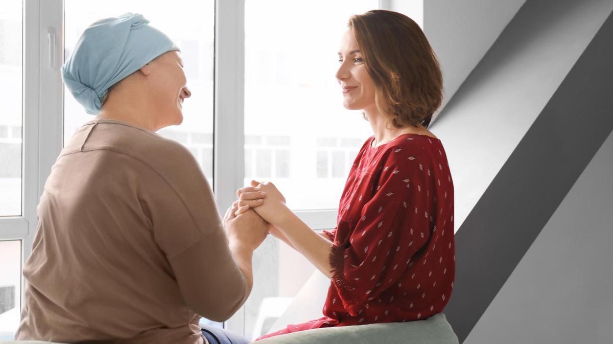Compartir sus sentimientos con personas de confianza, como sus familiares, sus amigos o con un terapeuta es de gran ayuda.