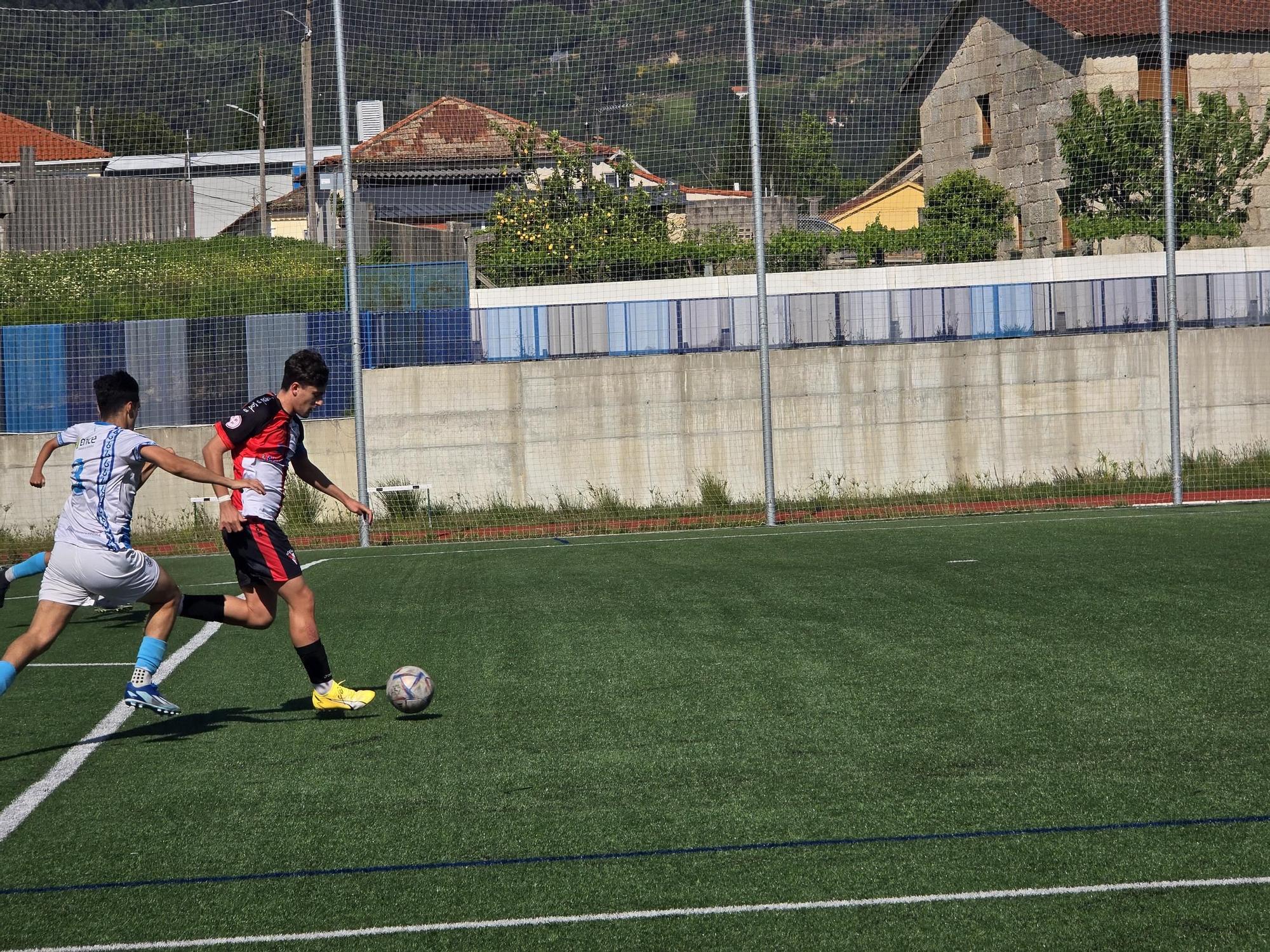 El Juvenil B del Arosa se proclama campeón de la Liga Gallega y logra así el ascenso directo a Liga Nacional tras vencer al Marín (0-3).