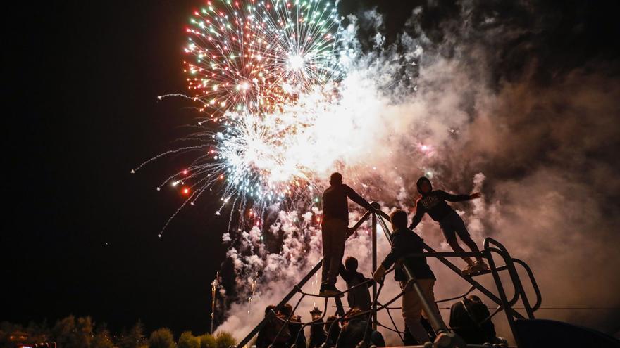 VÍDEO: Así fueron los 20 minutos en los que los fuegos de San Mateo iluminaron el cielo de Oviedo