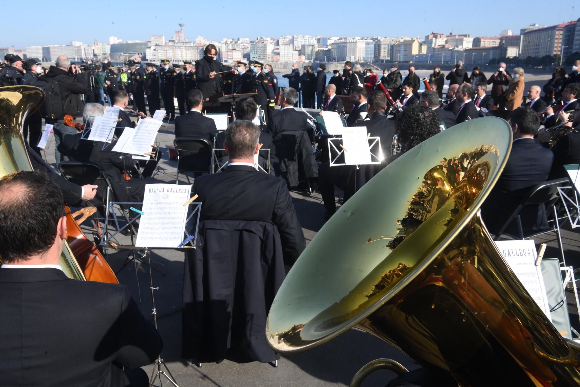 A Coruña recuerda a los héroes del Orzán en un emotivo acto