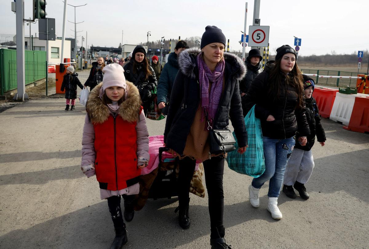 Polònia ja acull uns 100.000 refugiats ucraïnesos