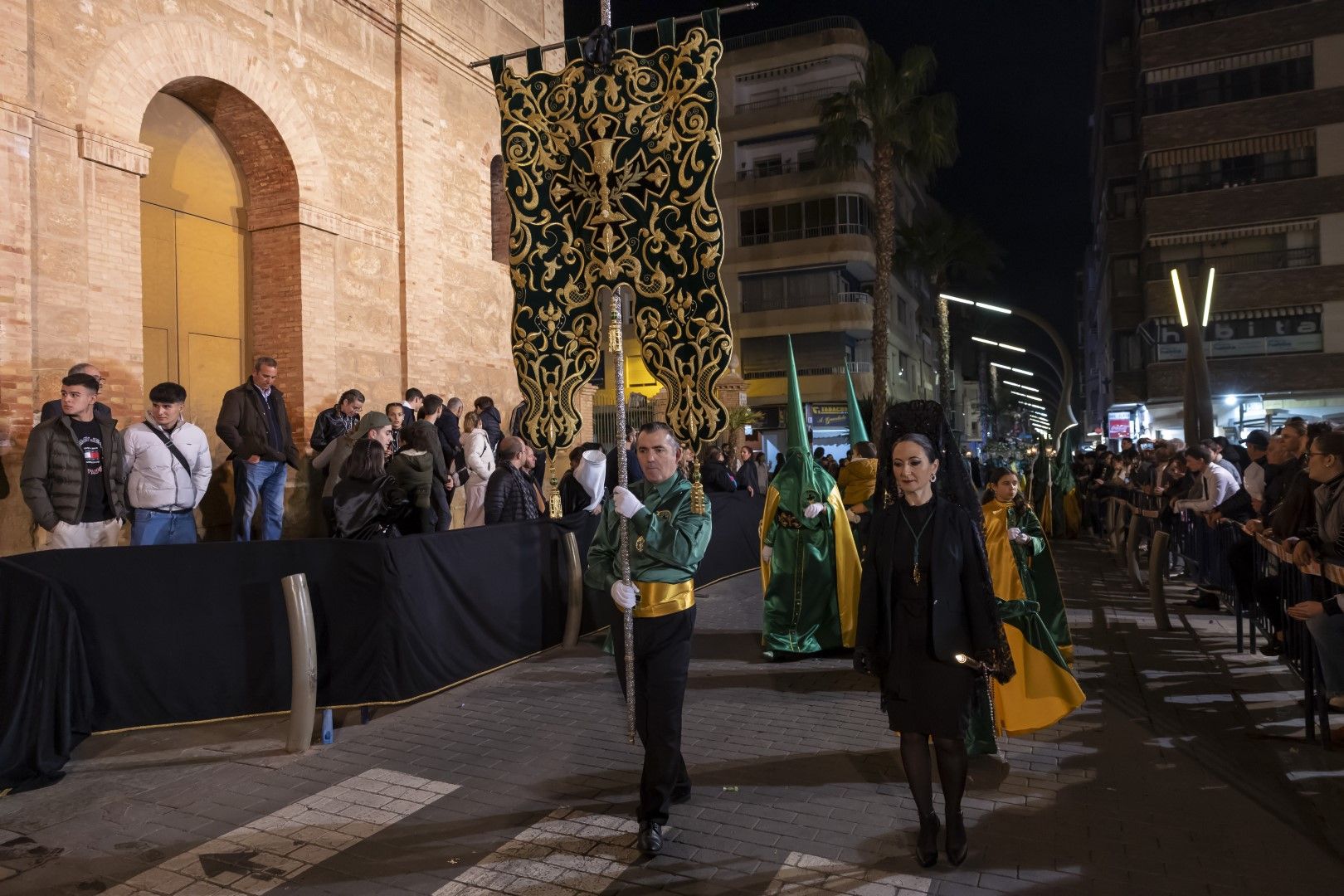 Aquí las imágenes de la Procesión de Lunes Santo en Torrevieja