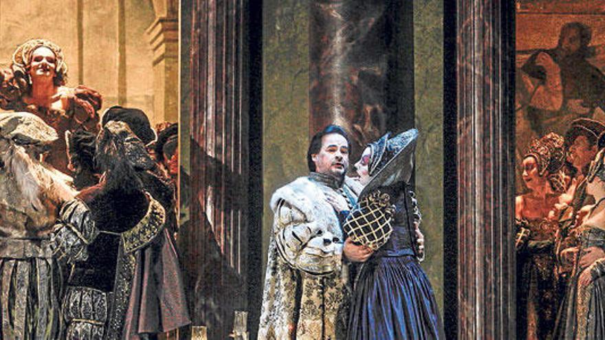 Una escena del ´Rigoletto´ representado en el Principal.