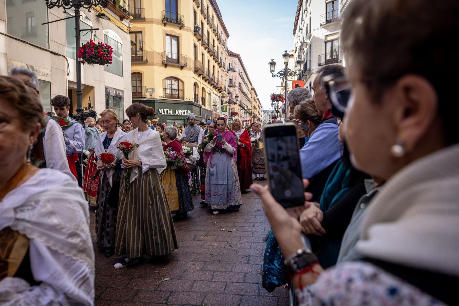 En imágenes | Zaragoza vive su día grande con la Ofrenda de Flores a la Virgen del Pilar