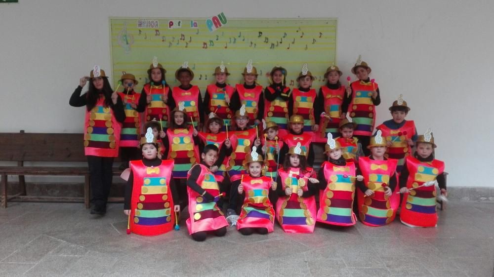 El colegio Sant Pere se inspira en sus 50 años para celebrar el carnaval