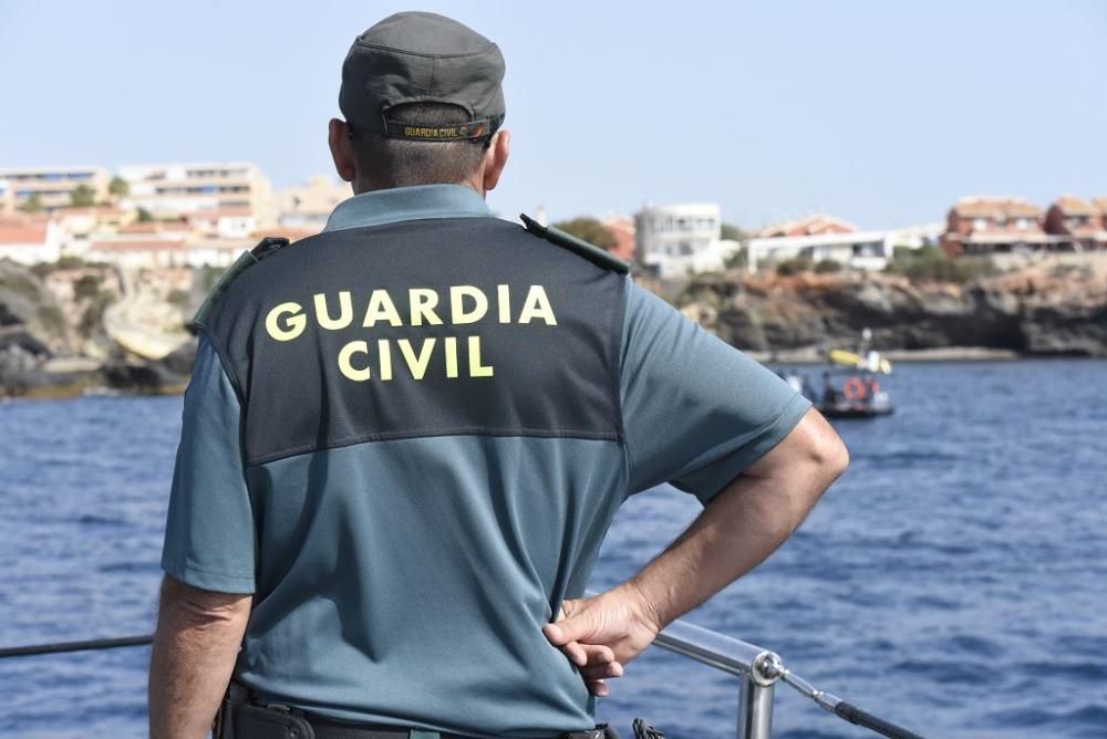 Recuperan parte de un ancla romana en aguas de Cab