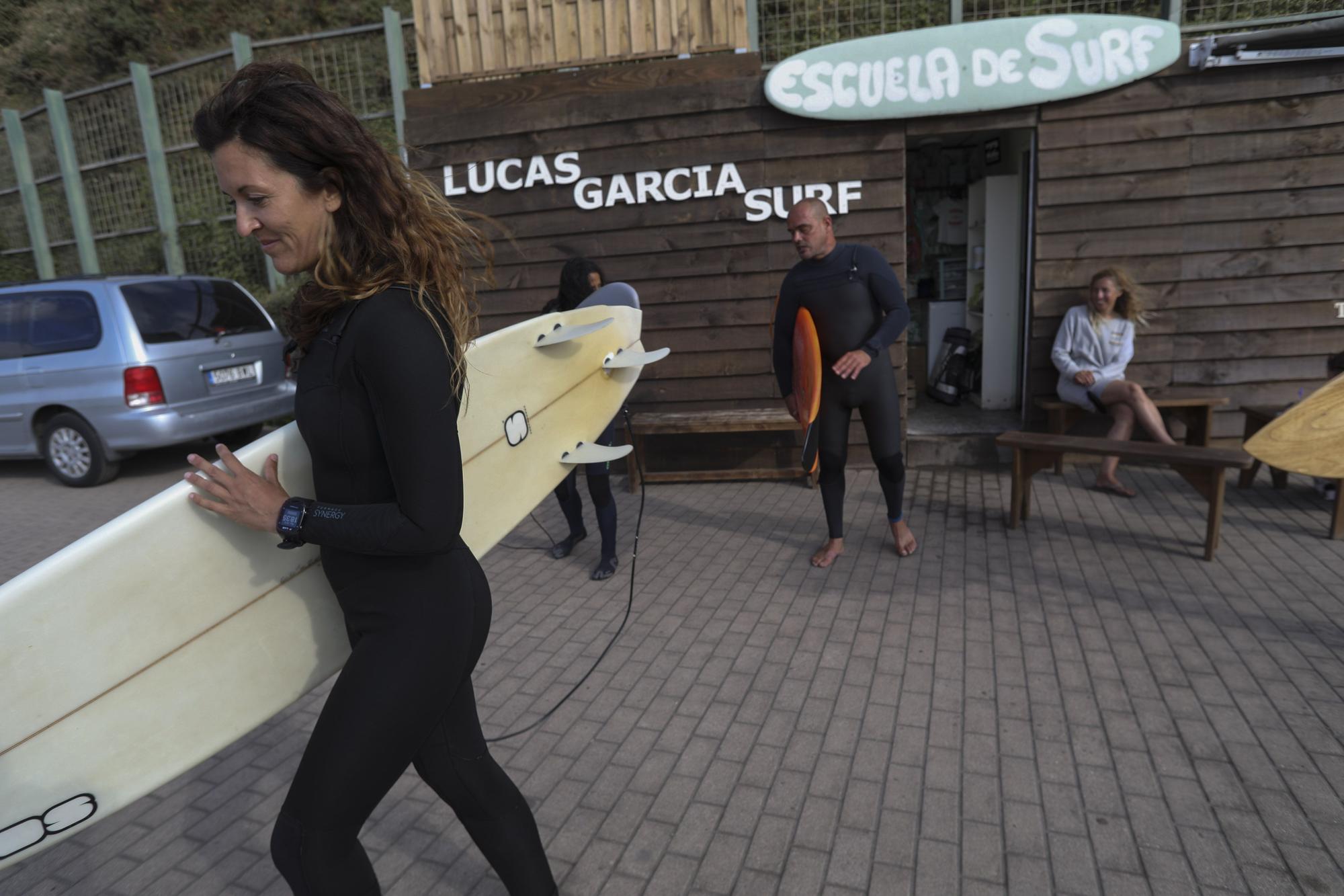 Surf para todas las edades en Los Quebrantos