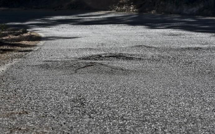 25/01/2018 CUMBRE GRAN CANARIA. Mal estado de las carreteras en la zona de medianías y cumbre de Gran Canaria. Carretera Artenara al pinar de Tamadaba. FOTO: J. PÉREZ CURBELO