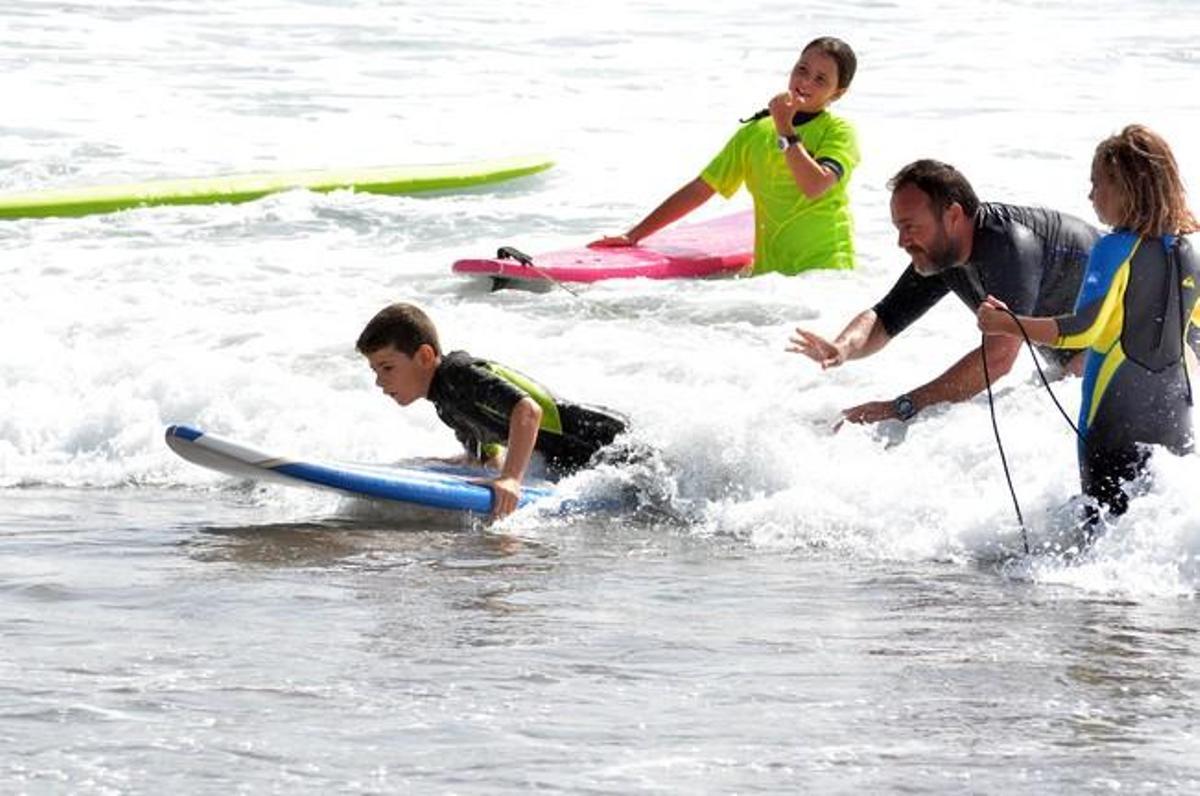 SURF PARA NIÑOS SALINETAS SURF PARA NIÑOS SALINETAS