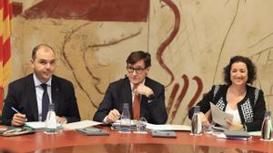 El president Salvador Illa, flanqueado por los consellers Albert Dalmau y Alícia Romero, en la reunión del Govern