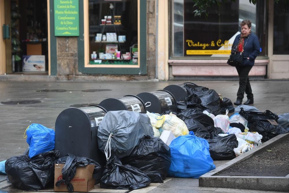 A Coruña: Basura sin recoger por tercer día