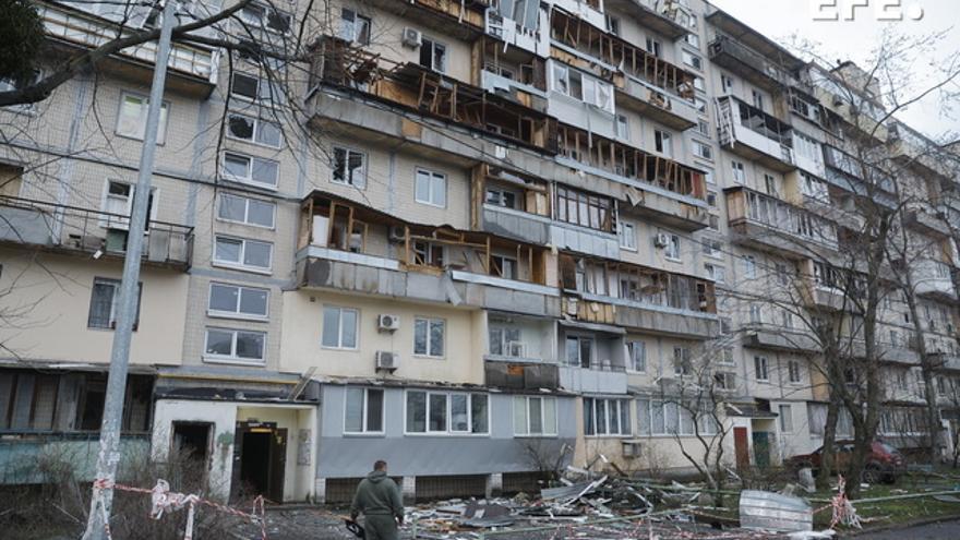 Rusia lanza un masivo ataque nocturno contra Kiev y mata al menos tres personas