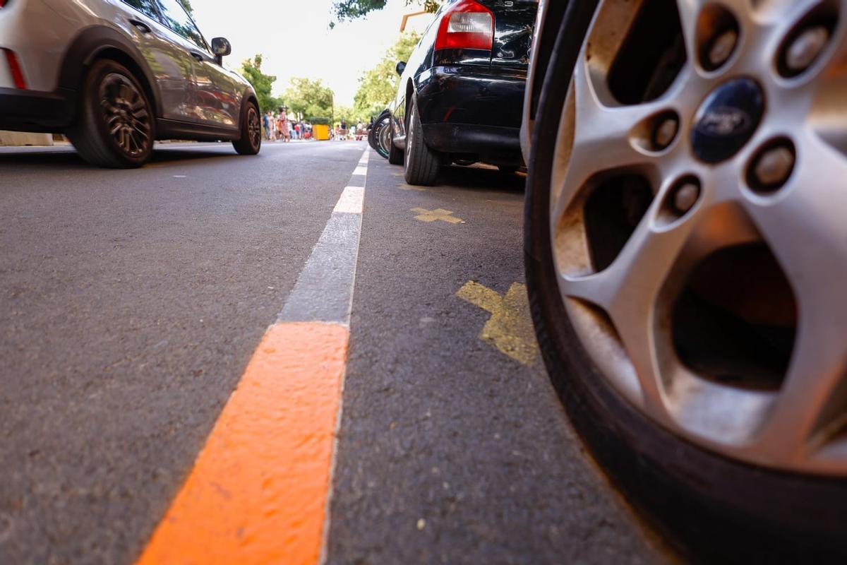 Estacionamiento naranja en la Petxina