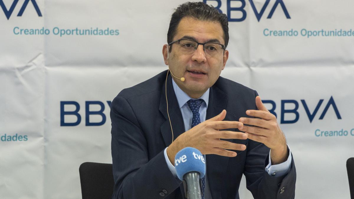 El economista jefe para España y Portugal de BBVA Research, Miguel Cardoso, durante la presentación del informe &#039;Situación Baleares 2023&#039; este martes en Palma