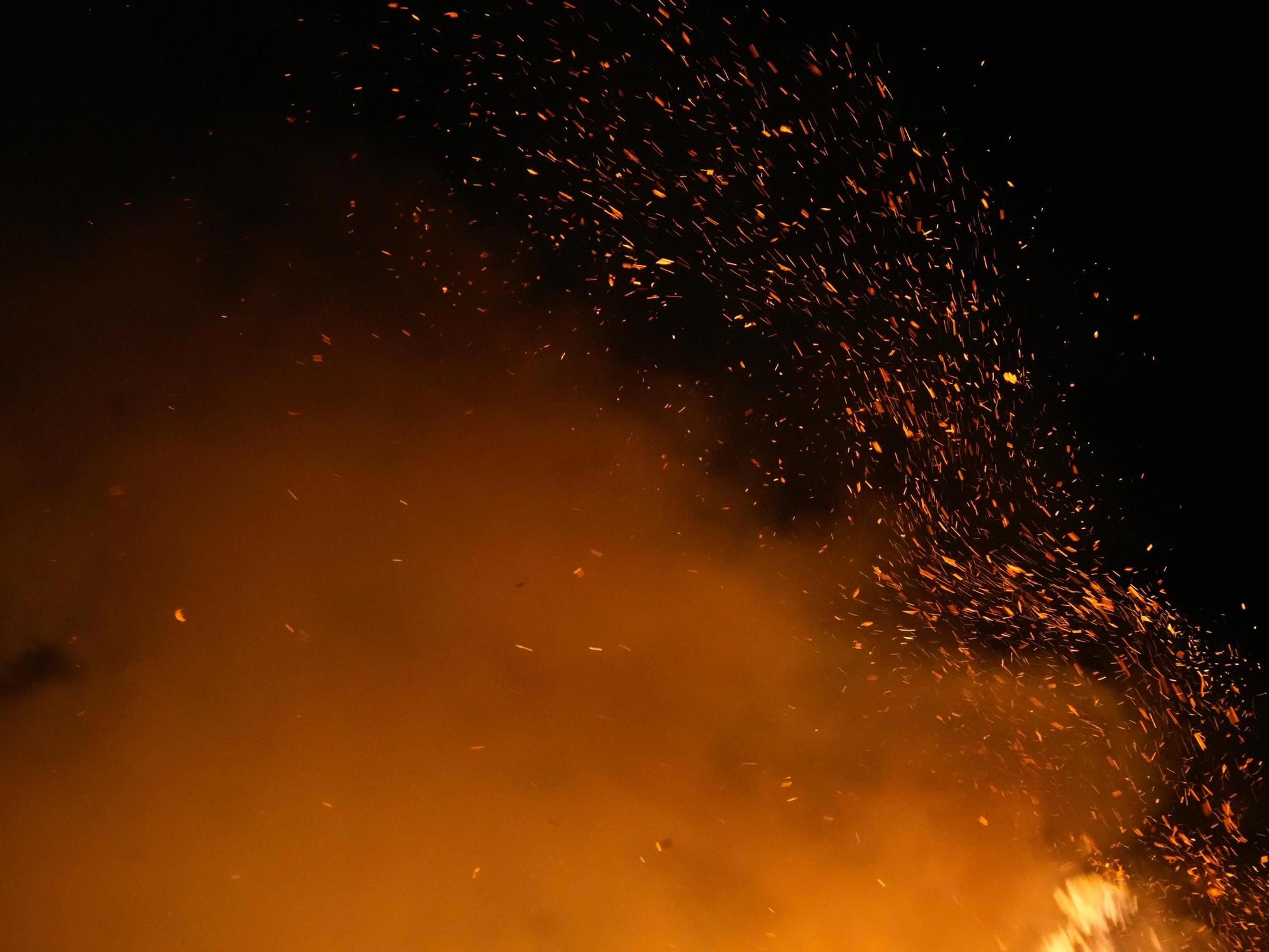 GALERÍA | Así ha transcurrido la hoguera de San Juan en Zamora: adiós a lo malo