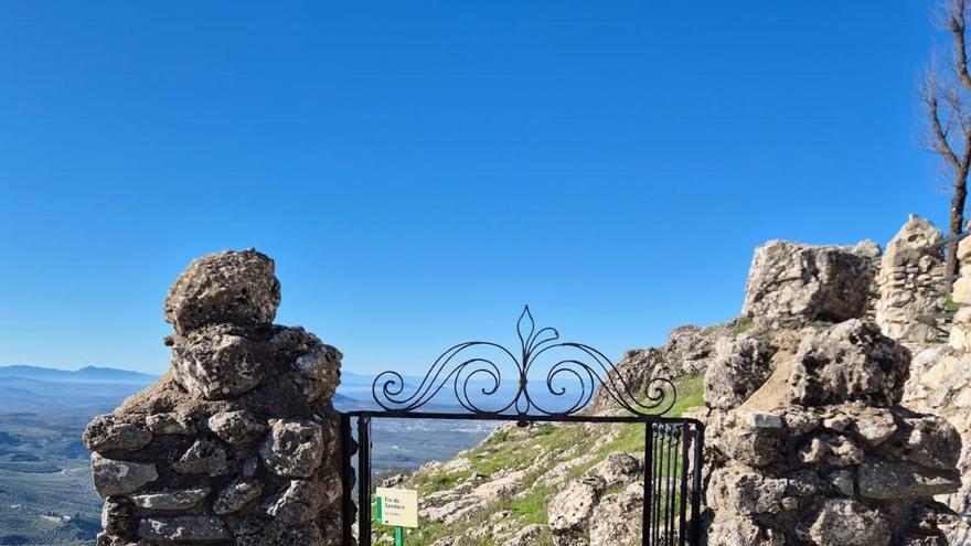 Reabiertos los senderos peatonales que conducen al santuario de la Virgen de la Sierra en Cabra