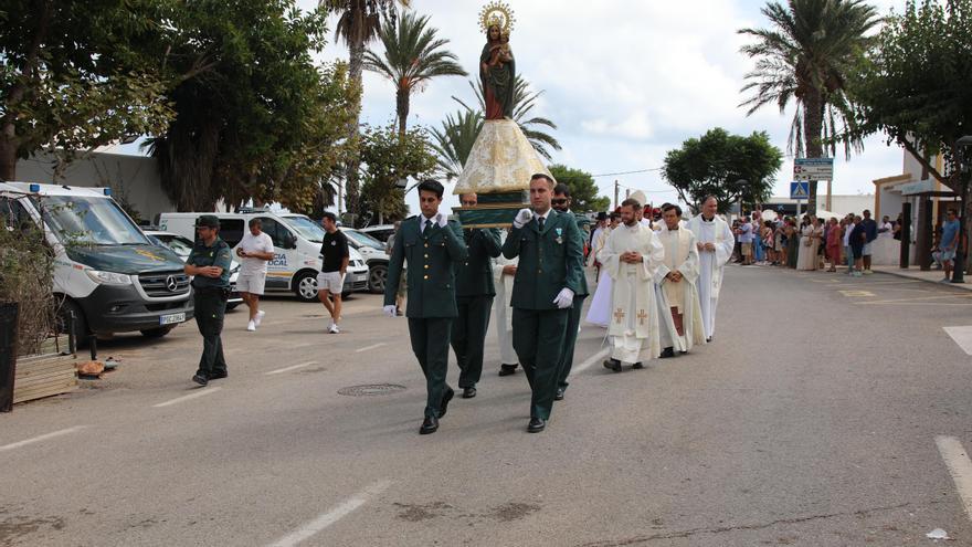 Los vecinos del Pilar de la Mola celebran su patrona