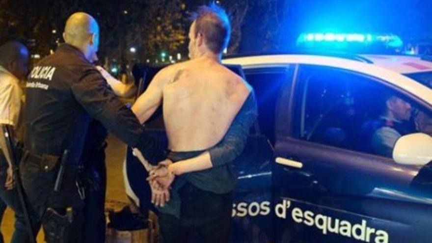 Detenido un hombre por abusar sexualmente de una menor en plena Barceloneta