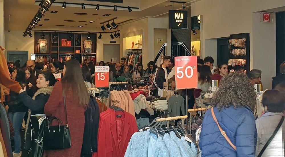 El primer día de rebajas, en el centro de Vigo