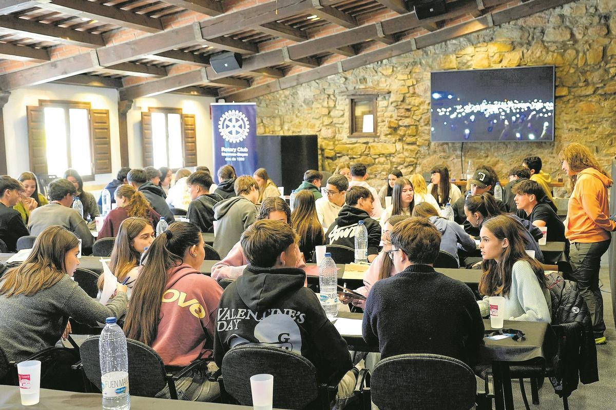 La 33a edició dels Premis Protagonistes del Demà va reunir més de seixanta estudiants i docents de centres de secundària de la comarca del Bages