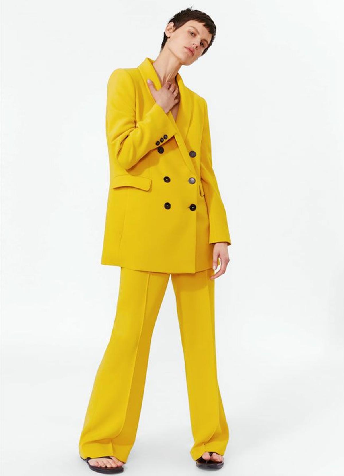 Traje amarillo de corte masculino de Zara