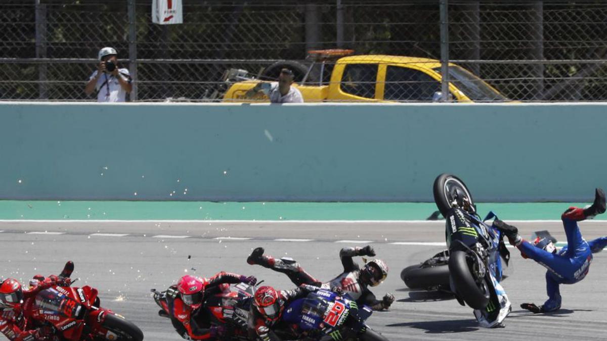 Fabio Quartararo celebra el triomf al circuit de Montmeló. | EFE