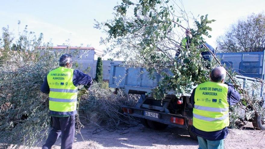 Almassora contratará a dos peones y un titulado