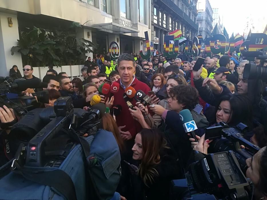 Más de 500 agentes de Alicante piden la equiparación salarial en Barcelona