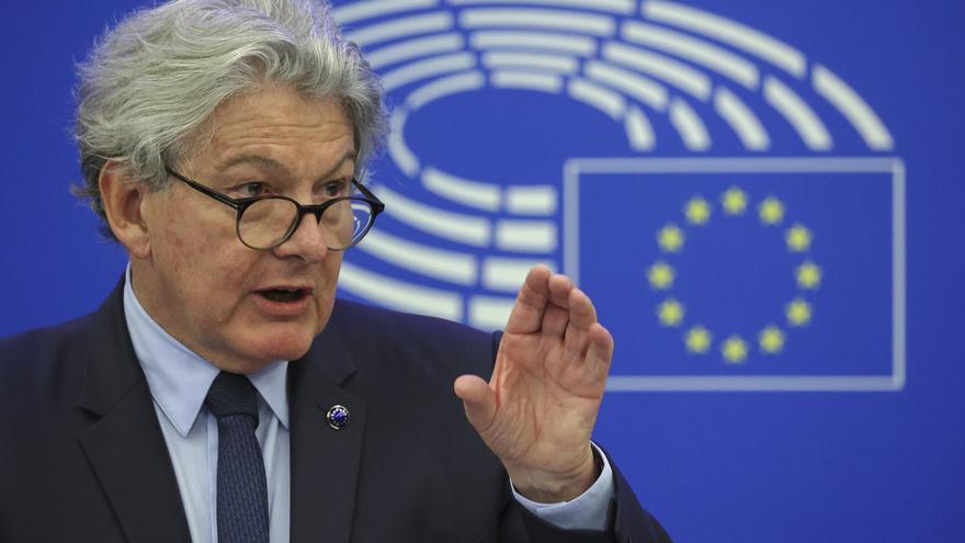 Bruselas endurece la reglas contra la morosidad: pagar facturas en 30 días será la norma