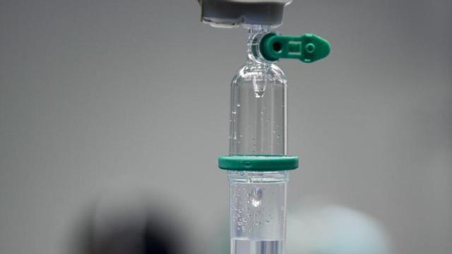 Degotador en un quiròfan a l’Hospital de Bellvitge. | JORDI COTRINA