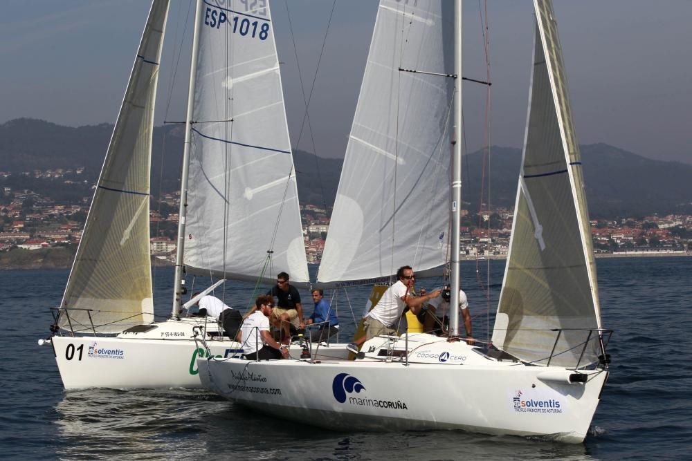 Inicio del Trofeo Príncipe de Asturias en Baiona - Arroutado, Movistar y Bunda ganaron la regata costera. Juan Carlos I navegará desde hoy en el Gallant