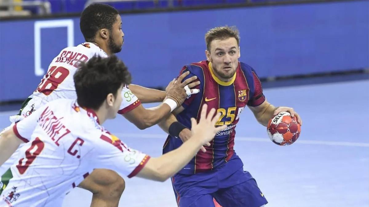 Barça y Ademar durante un duelo de liga ASOBAL de esta temporada