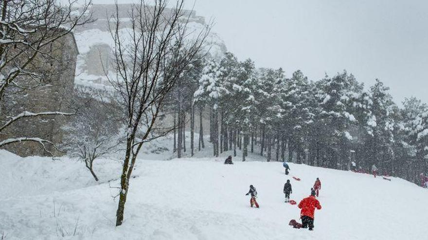 Castellón sigue en alerta roja por nieve desde 300 metros