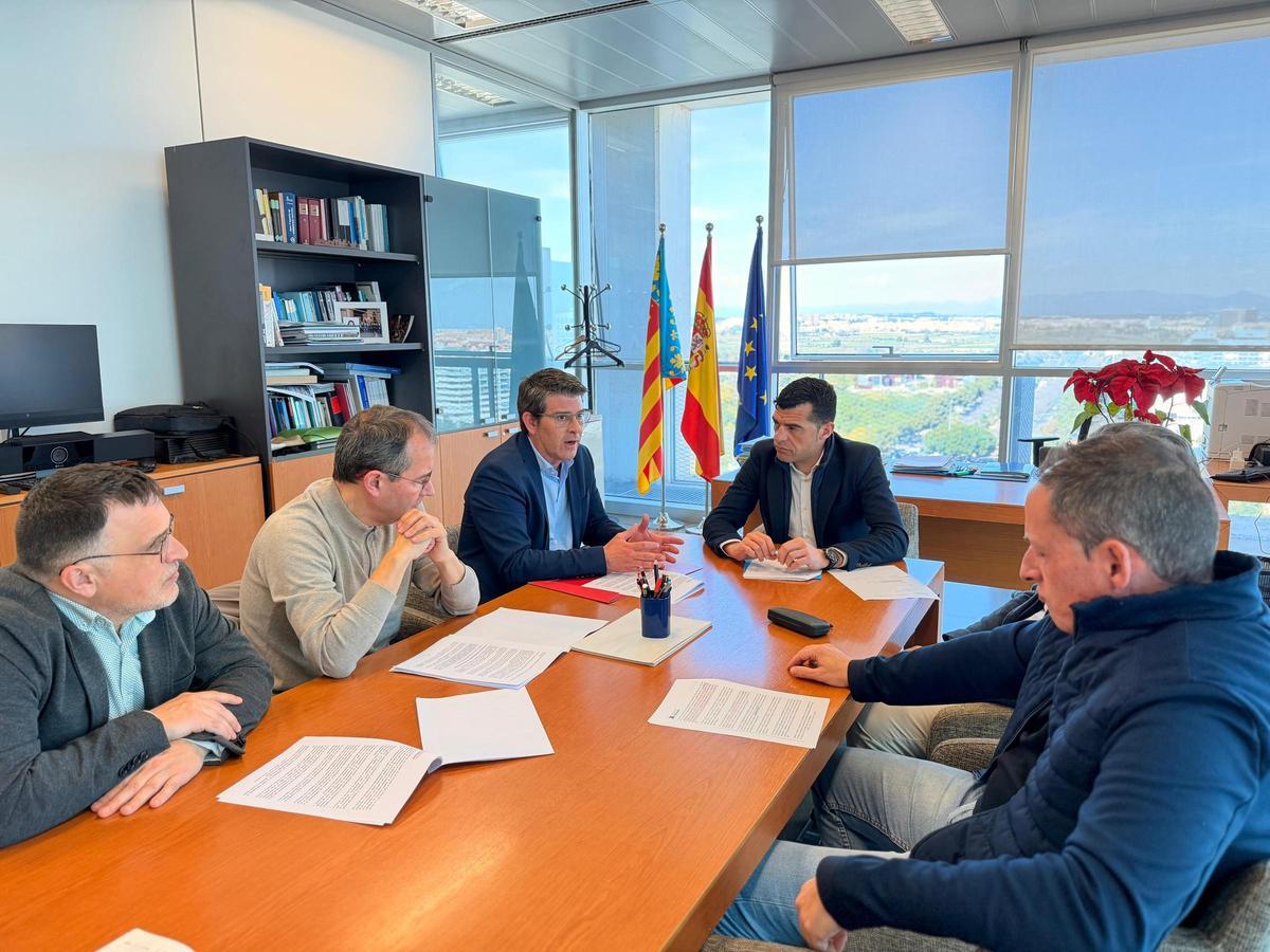 Rodríguez y Borrell en la reunión con el director de Urbanismo.