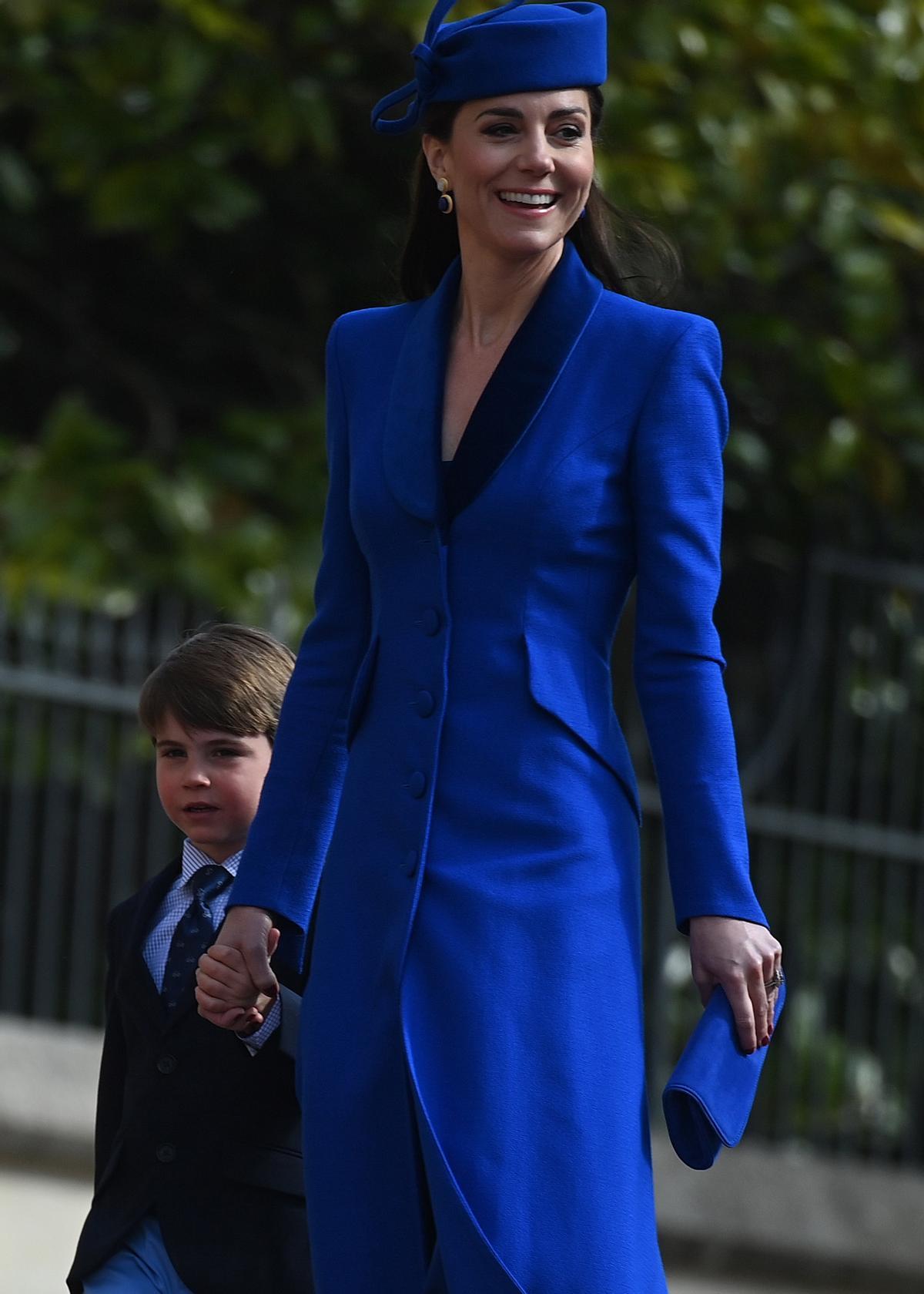 La familia real británica celebra la misa de Pascua en Windsor. En la foto, Catalina, princesa de Gales, con su hijo el príncipe Louis.