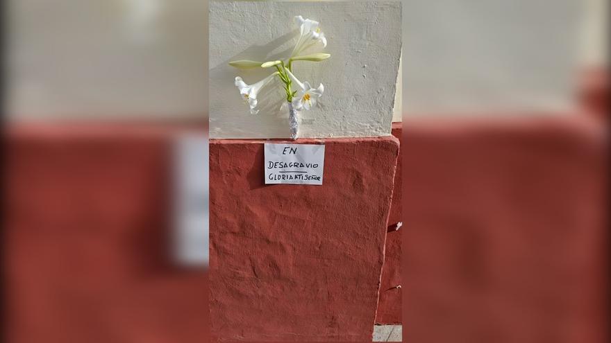 ¿Quién colocó la flor blanca &quot;en desagravio&quot; en El Cachorro?