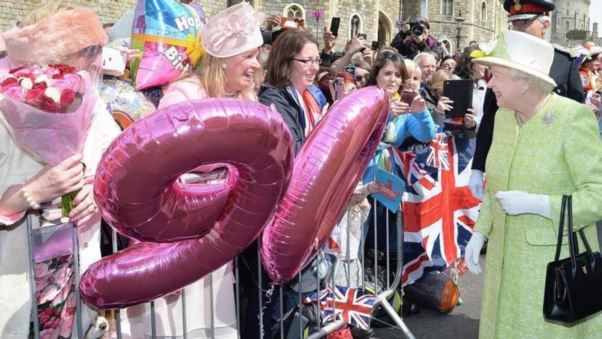Gran Bretaña celebra los 90 años de la reina Isabel II por todo lo alto
