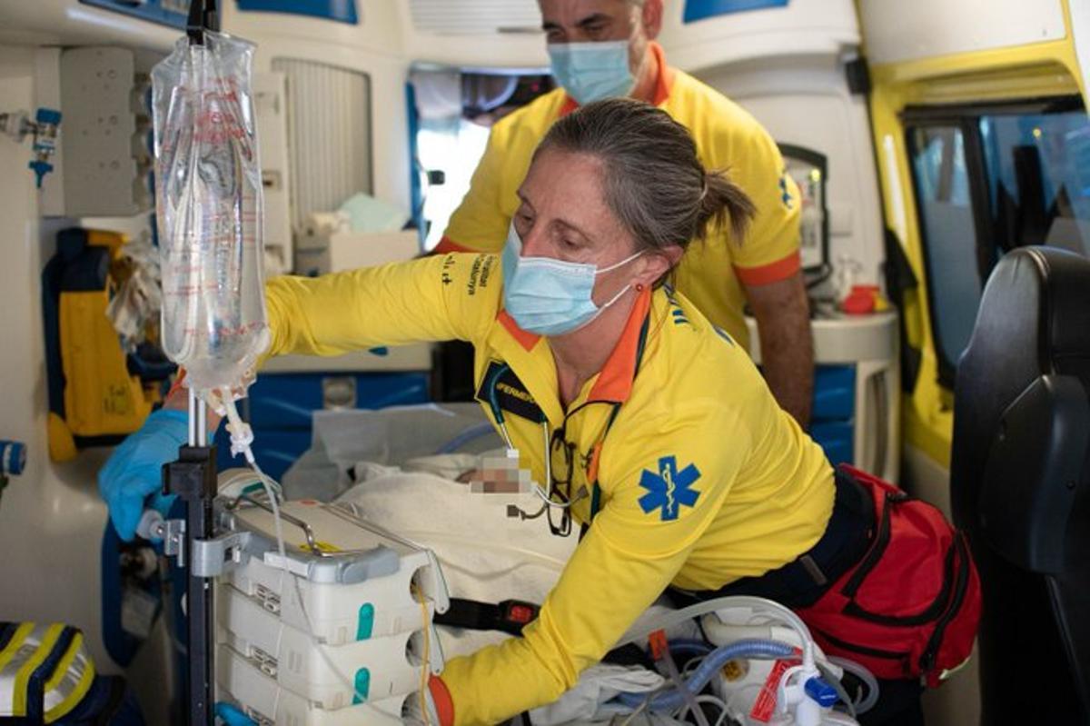 Personal de las ambulancias de la Generalitat, en una imagen de archivo.