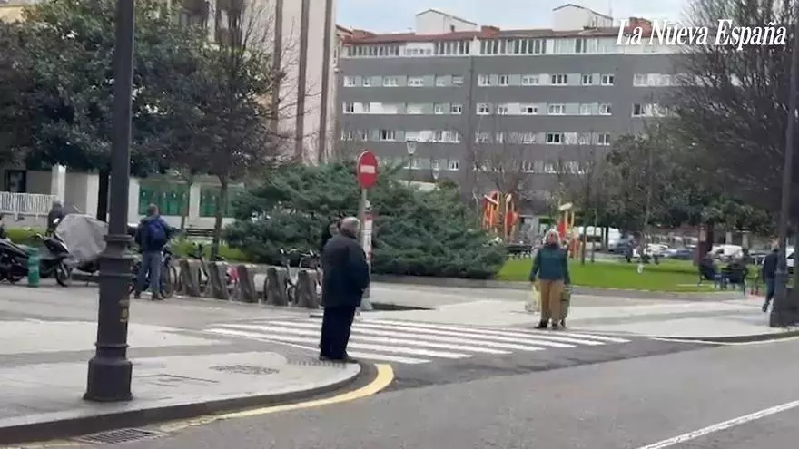 VÍDEO: Vecinos de El Llano valoran la renovación de los pasos de peatones en la avenida Schulz