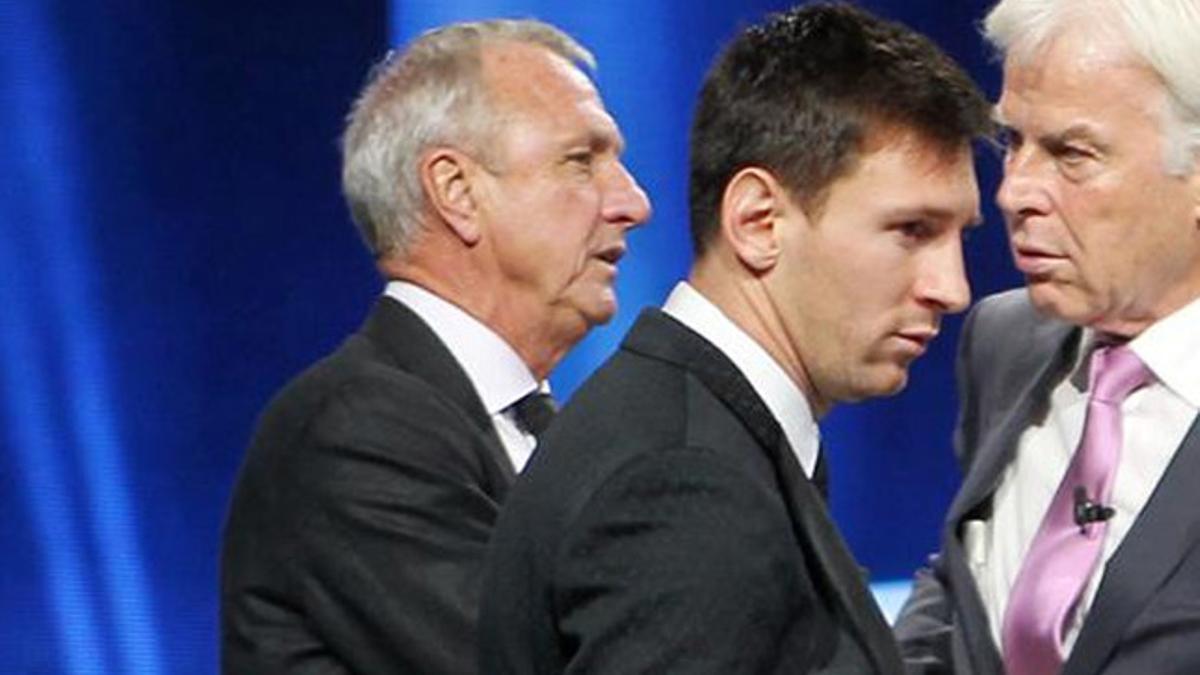 Johan Cruyff cree que Messi seguirá en el Barça