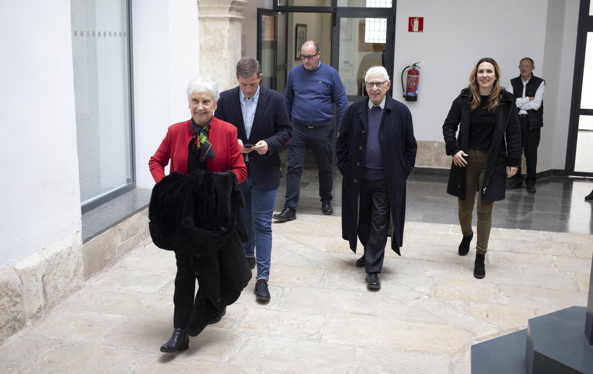 Xàtiva acoge la exposición con las obras de Miró, Tàpies o Armengol donadas por Raimon