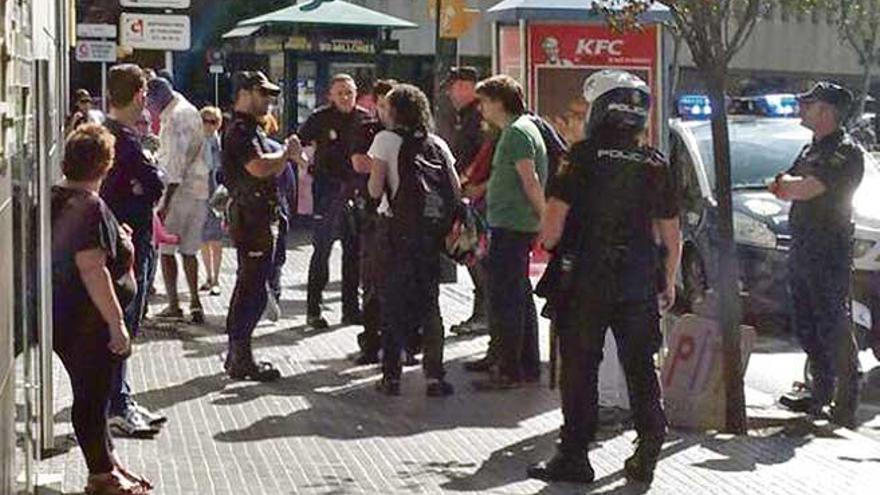 Un momento del altercado en las Avenidas de Palma.