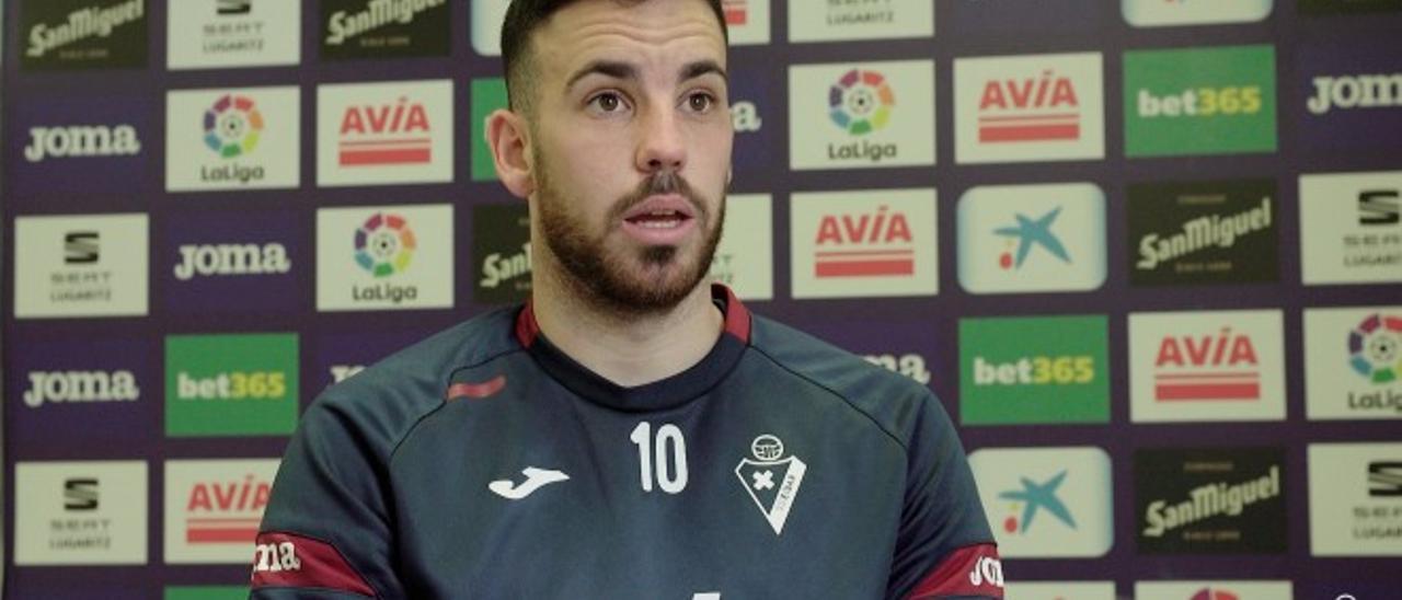 Edu Expósito, durante una rueda de prensa con el Eibar.| SD EIBAR