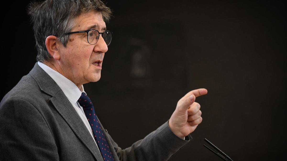 Patxi López recrimina a Feijóo "estar siempre en el lado equivocado de la historia", apoyando a la ultraderecha