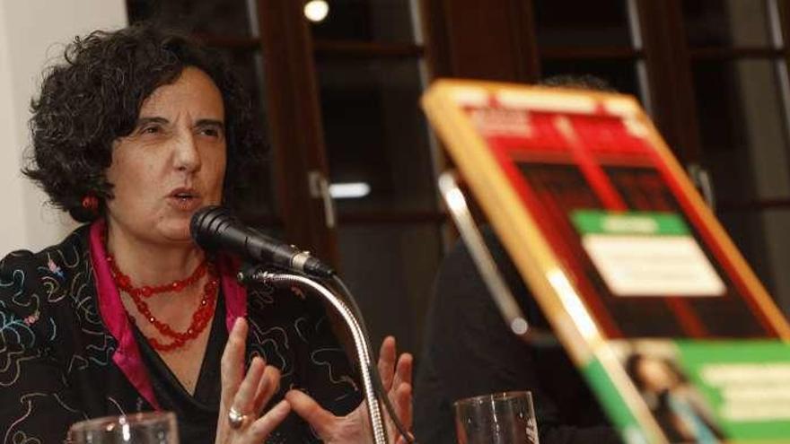 Berta Piñán presenta su primera novela, un &quot;thriller&quot; asturiano