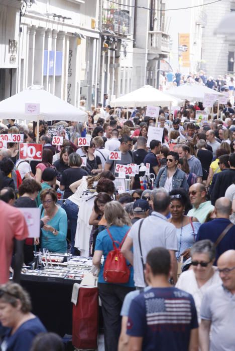 Massiva macrobotiga al carrer al centre de Girona