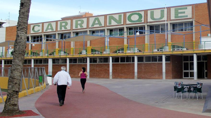 El pabellón de Carranque será reparado en breve y existe ya una dotación de la Junta por valor de 28.000 euros para reparar las cubiertas.